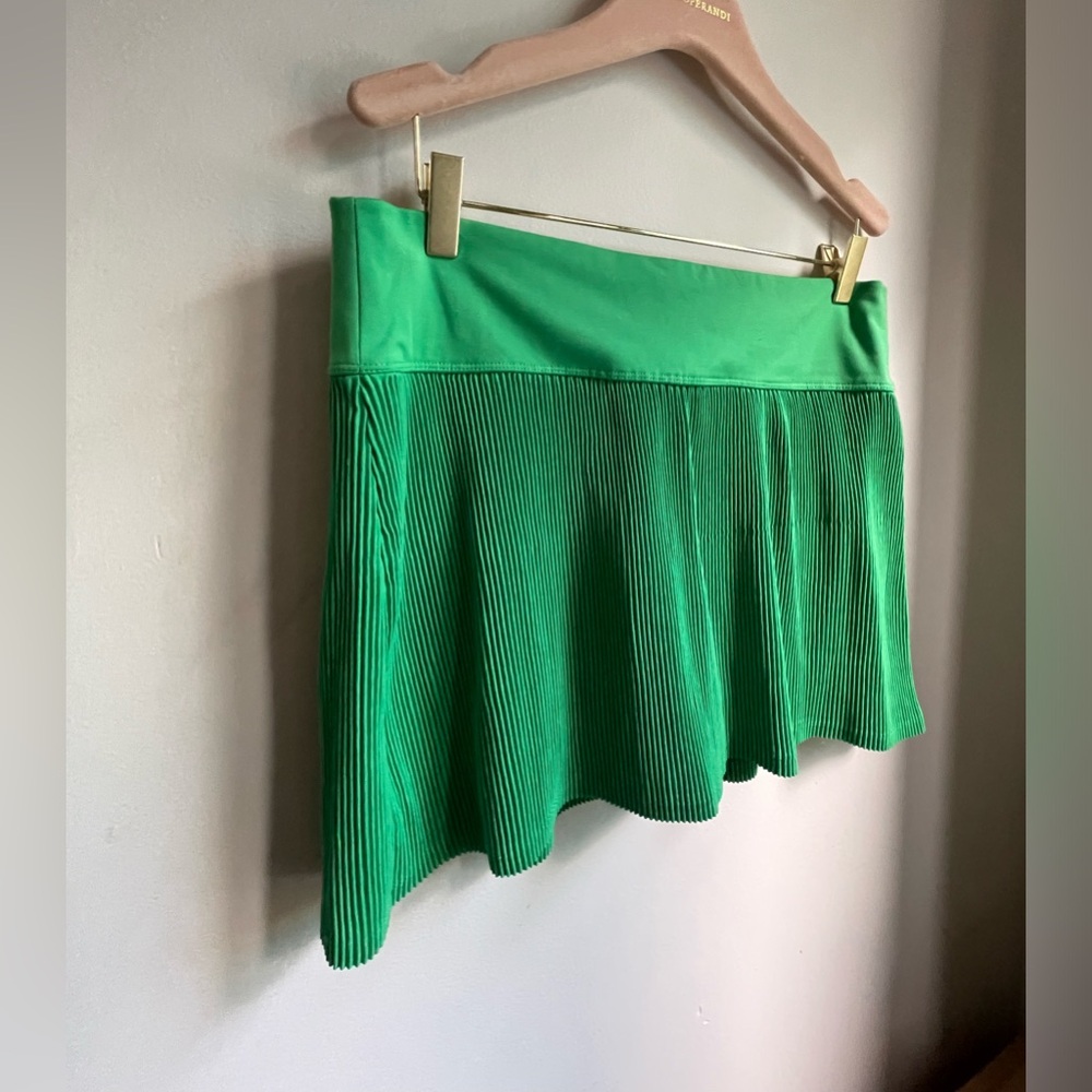 Apple Green Tennis Skirt With Built In Shorts Size Large - Picture 2 of 8